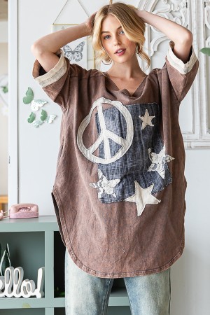 MT2024<br/>WASHED PEACE AND STAR APPLIQUE LONG TOP
